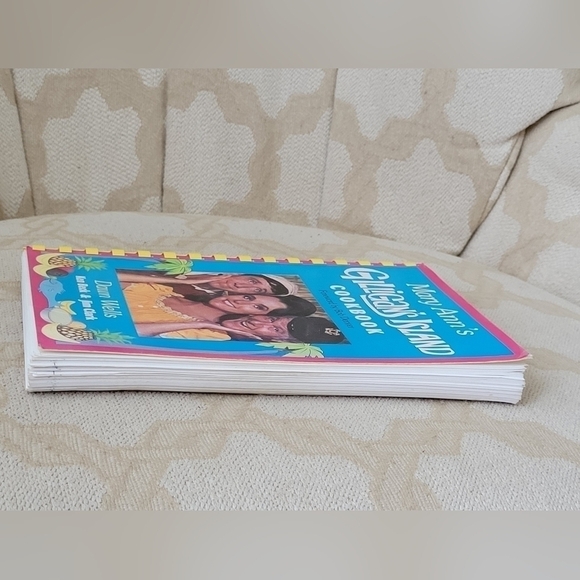 MARY ANN'S GILLIGAN'S ISLAND COOKBOOK by DAWN WELLS 1993 - Picture 11 of 15
